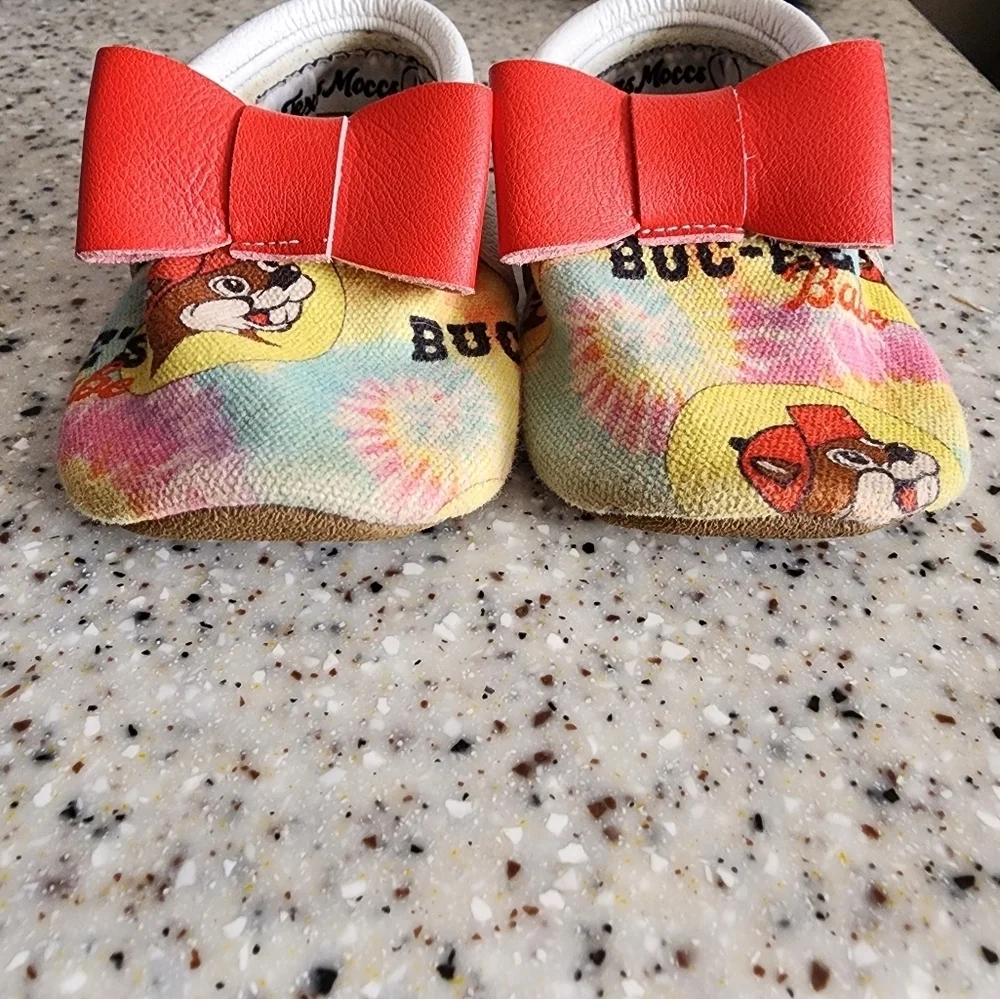 Buc-ee's Tie Dye Kids Moccasins with Red Bow Size Toddler 4